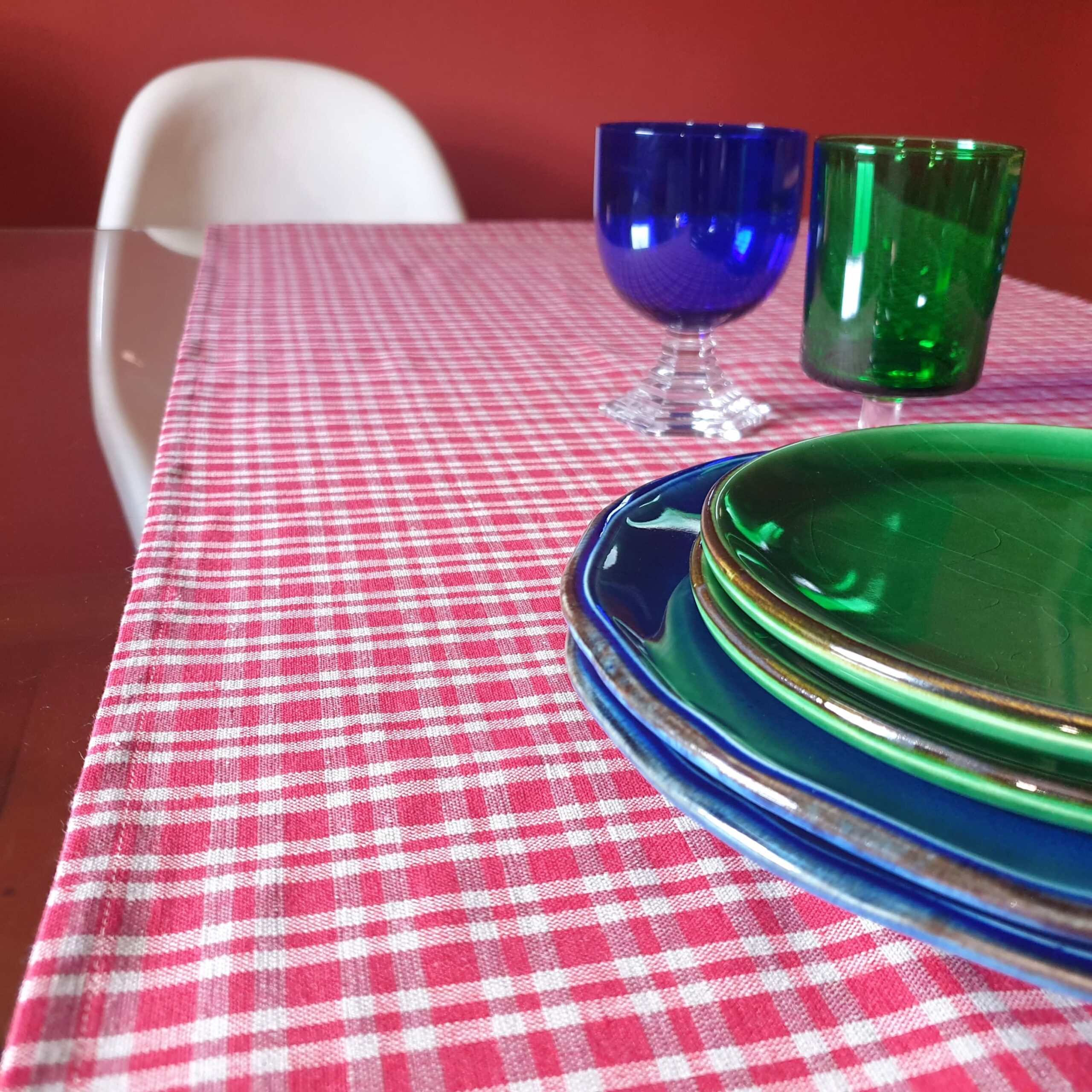 Comment utiliser les tissus nappes pour créer une table accueillante ?