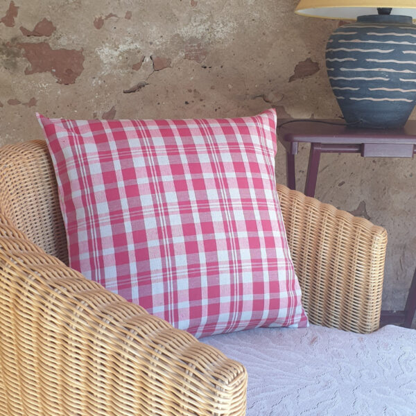 Coussin en tissu kelsch carreaux rouges et blancs