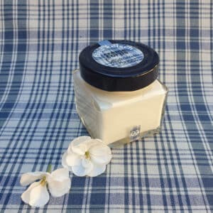 gros pot carré en verre de crème réparatrice et cicatrisante pour le corps