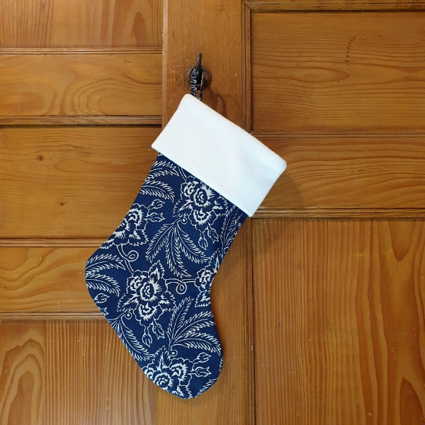 Grande chaussette de Noël en tissu alsacien à suspendre